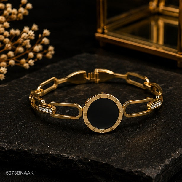 Black Round Center Geometric Bangle